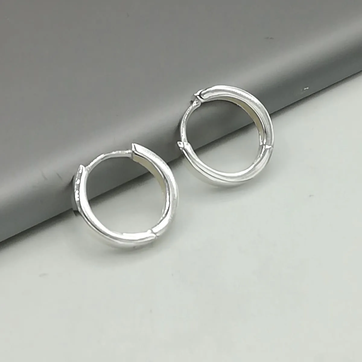 16mm silver hoops | Band hoops | Hinged Hoops | Silver jewelry | Minimalist hoops | E133