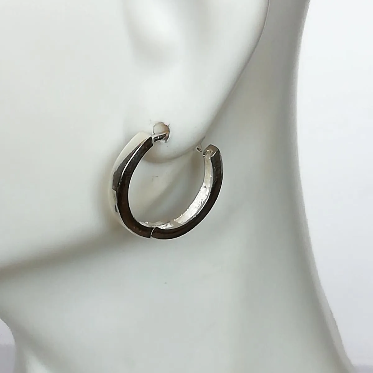 16mm silver hoops | Band hoops | Hinged Hoops | Silver jewelry | Minimalist hoops | E133