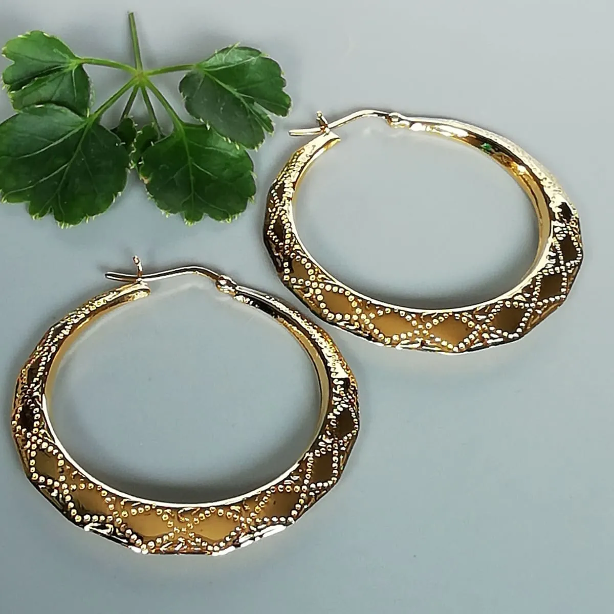 Chunky gold hoops | Statement hoops | Engraved hoops | E1000