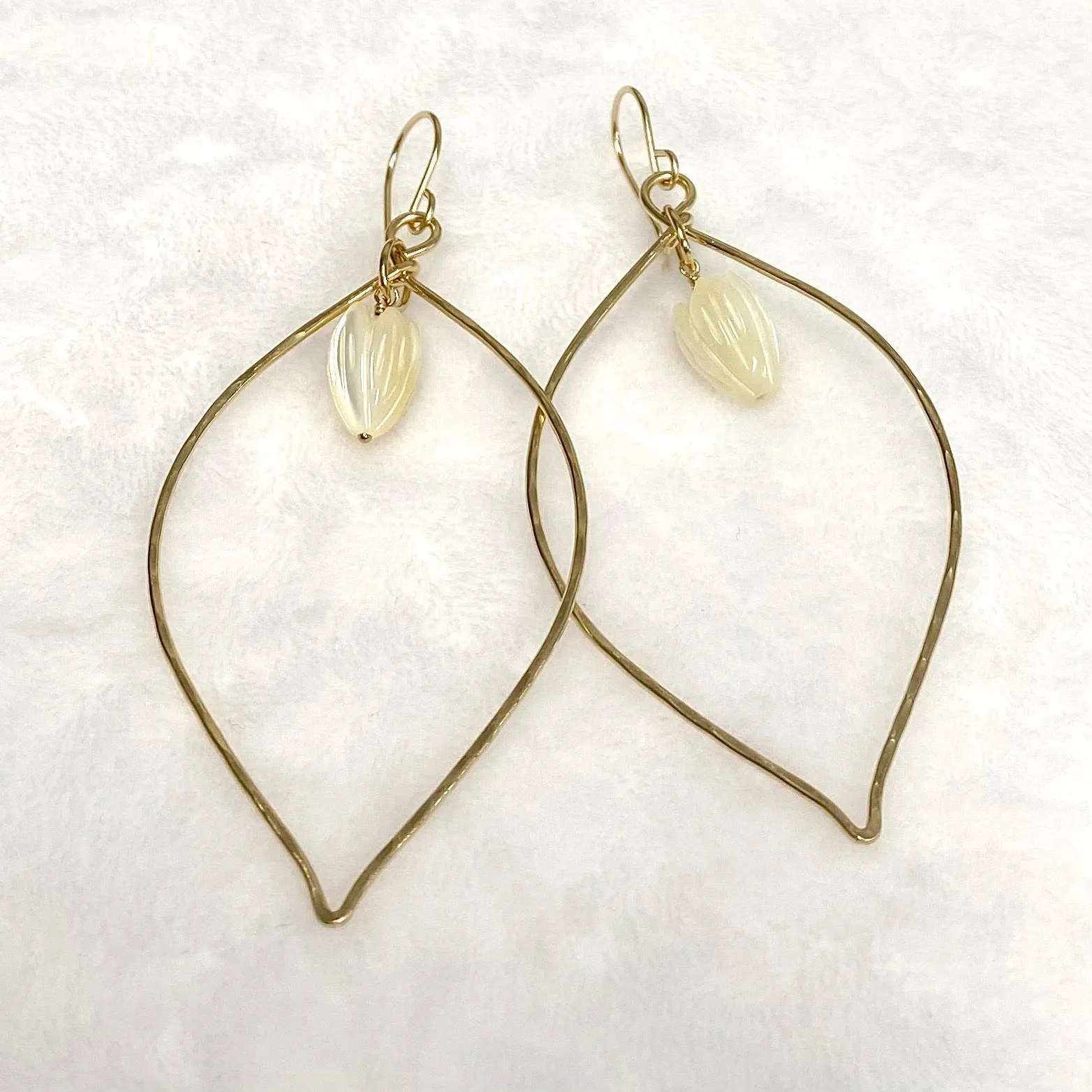 Earrings DOREE - MOP Pikake ( E604)