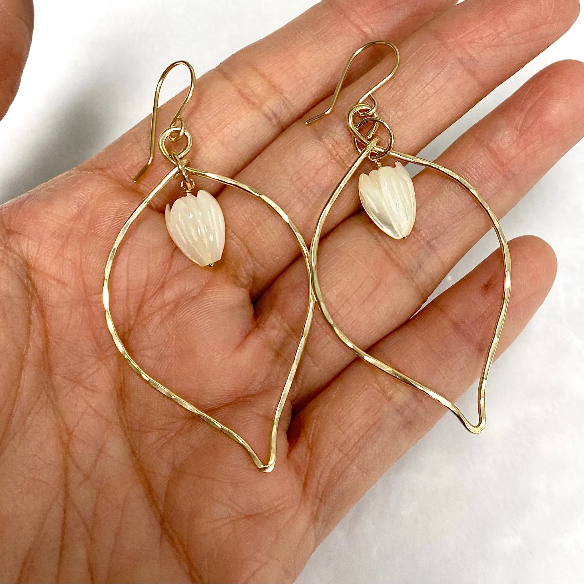 Earrings DOREE - MOP Pikake ( E604)