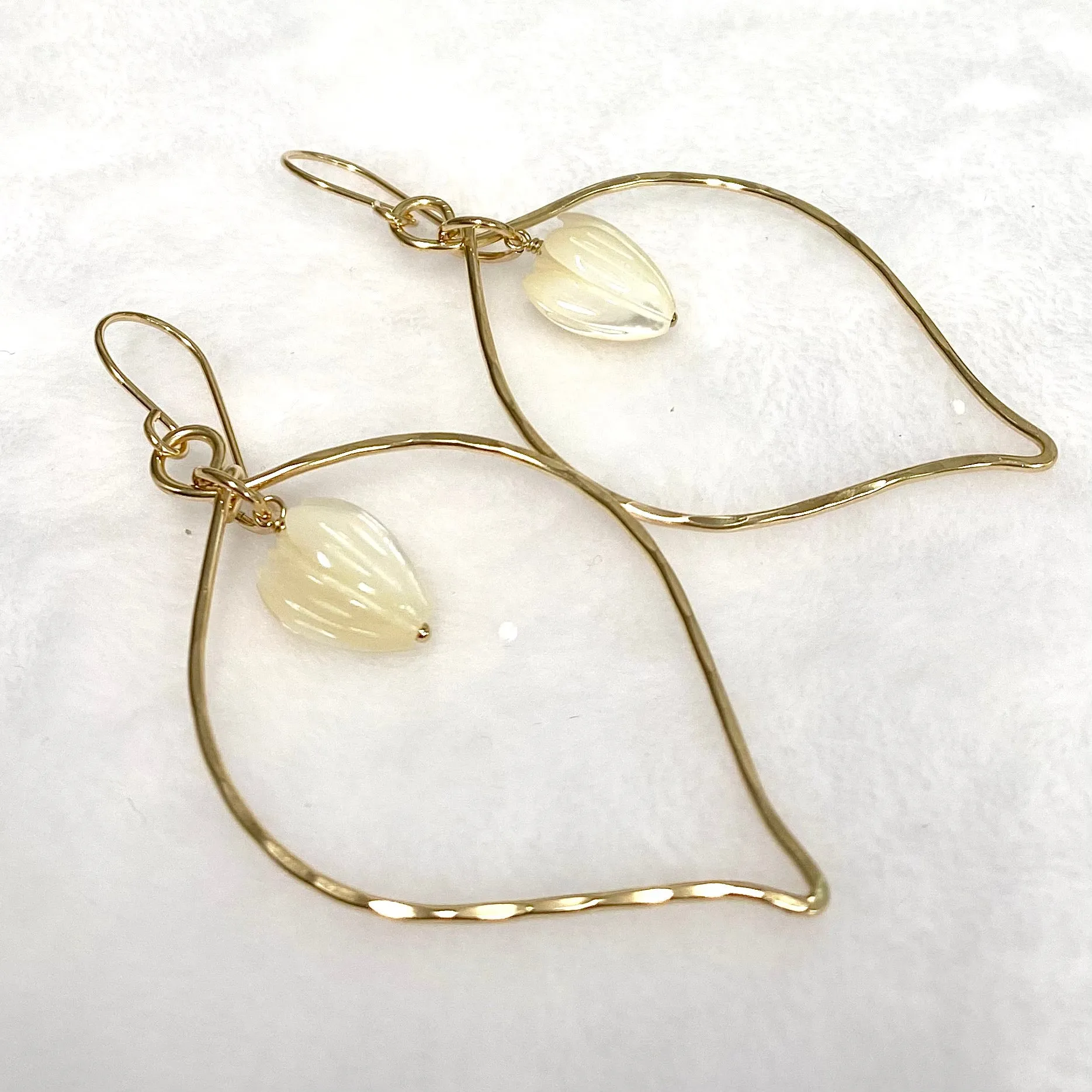 Earrings DOREE - MOP Pikake ( E604)