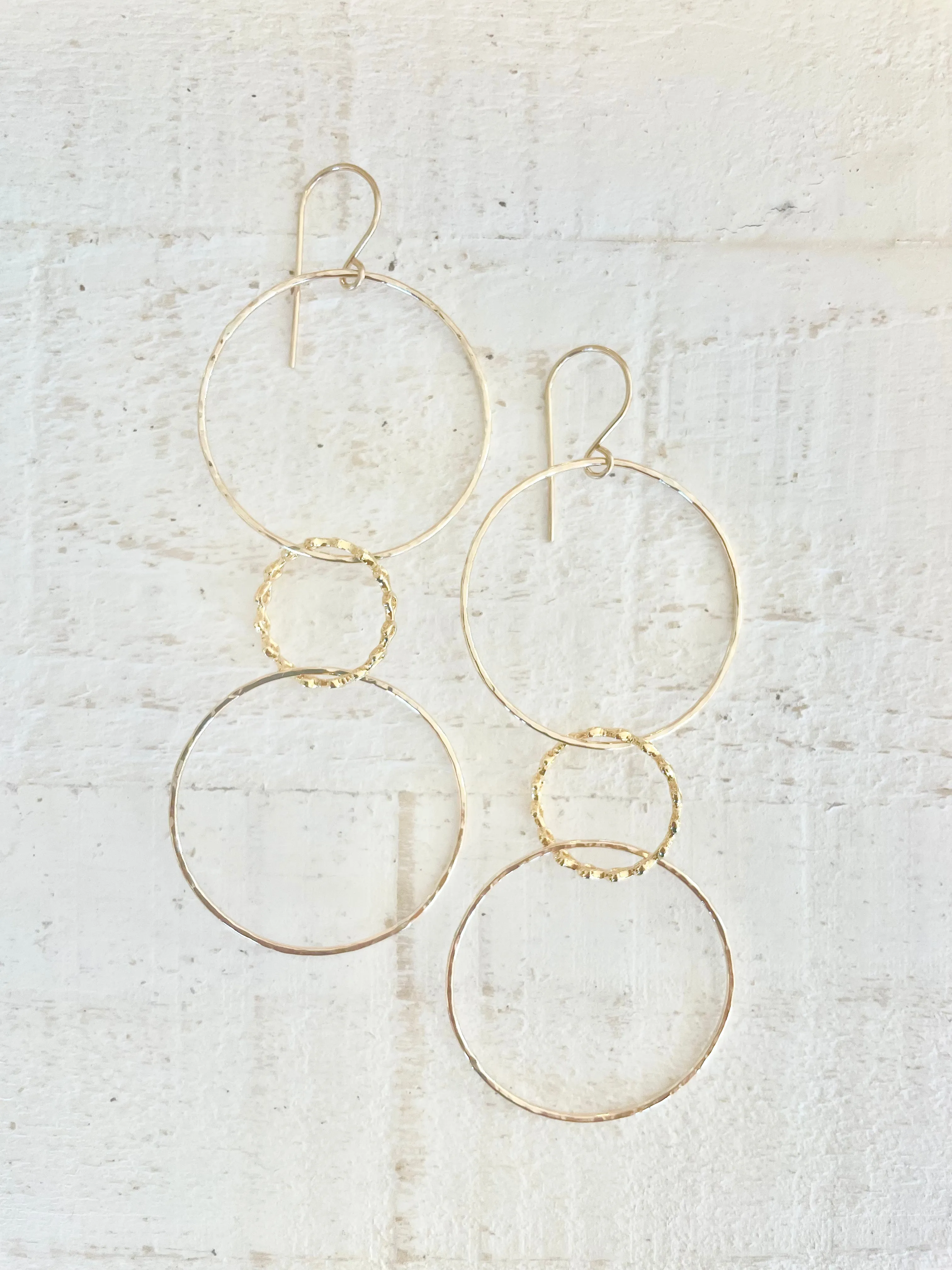 Enamerred Linking Hoops