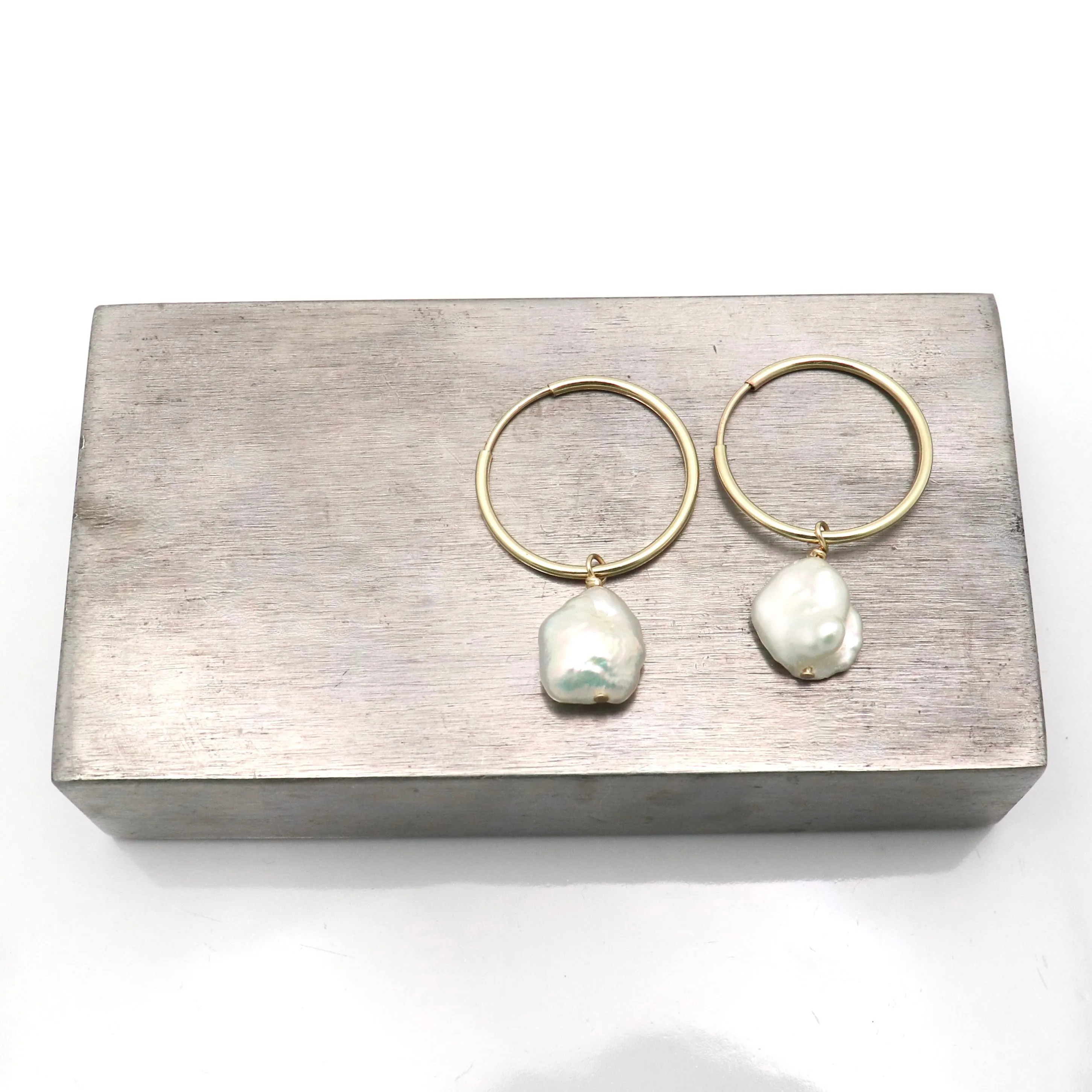 HERA Keshi Pearl Gold Hoop Earrings