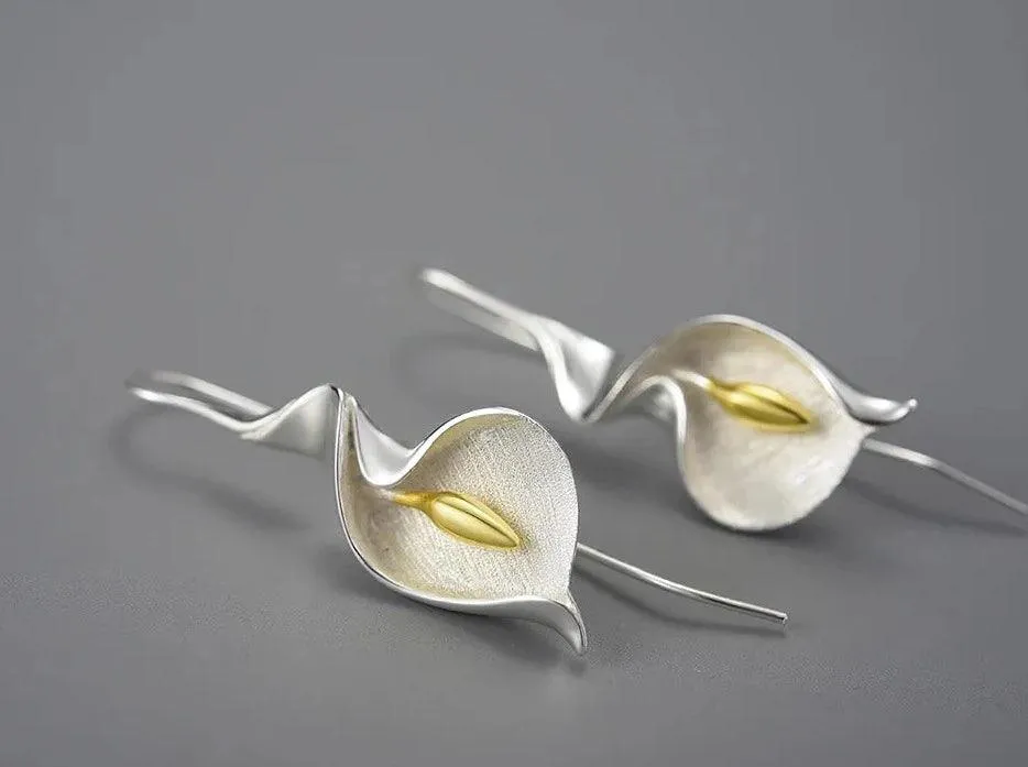 Long Hanging Calla Lily Flower Dangle Earrings: 925 Sterling Silver Charm Jewelry (LFJB0287)