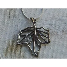 Sterling silver necklace with an Automn leaf motif pendant