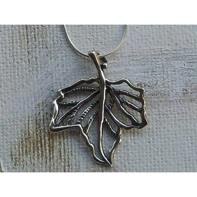 Sterling silver necklace with an Automn leaf motif pendant