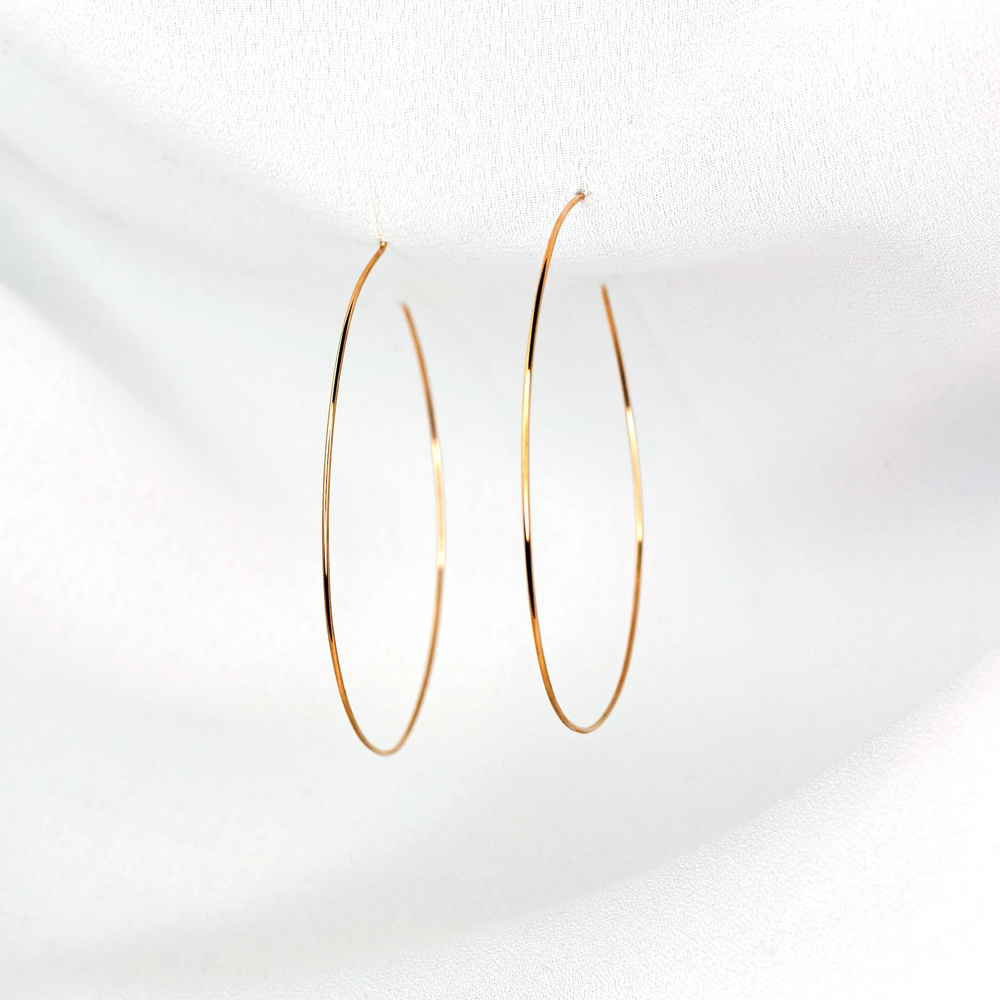 Weightless Medium Hoops