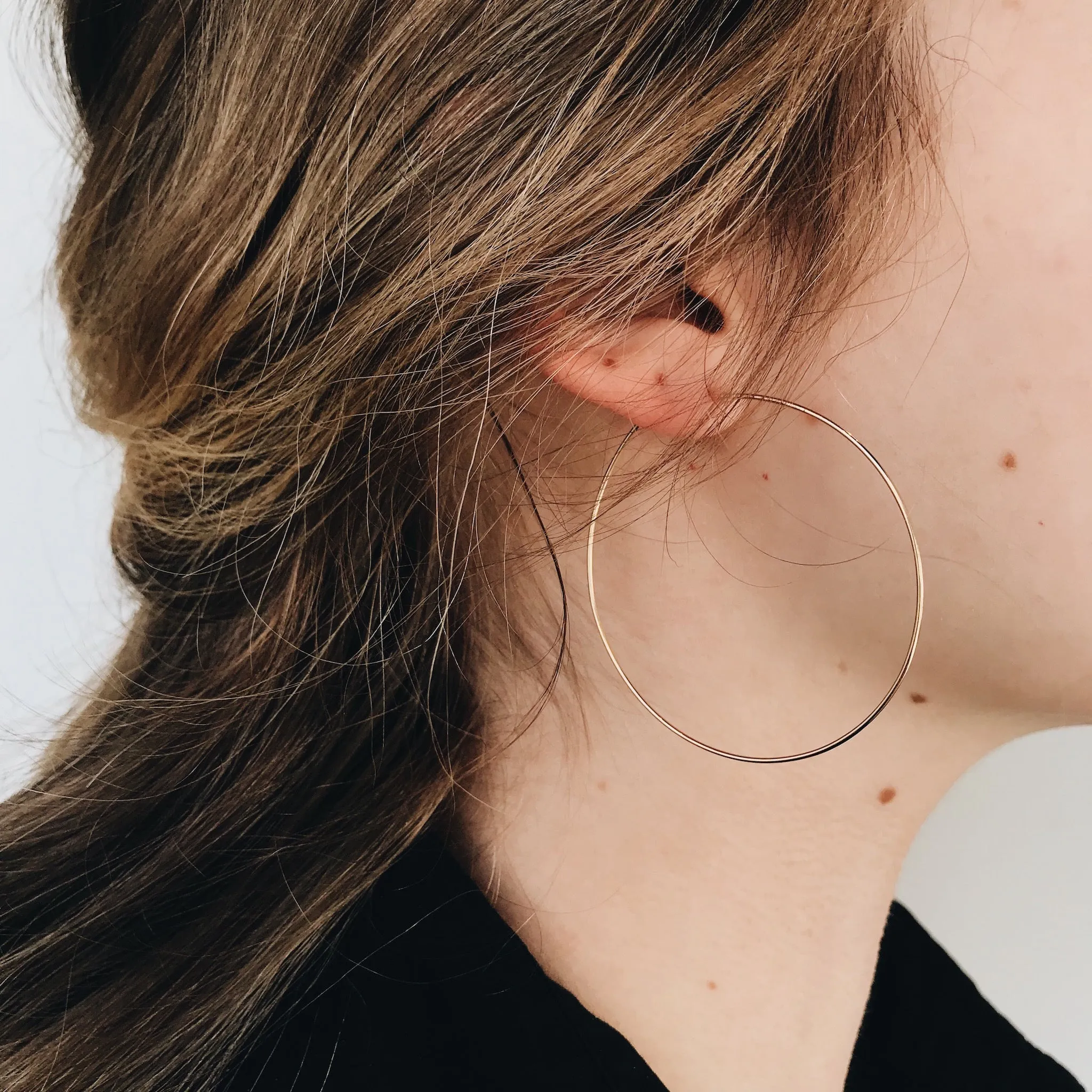 Weightless Medium Hoops